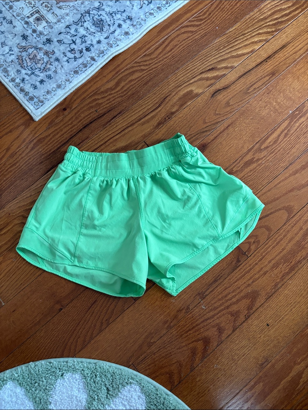 Lululemon hotty hot shorts 4 inch low rise